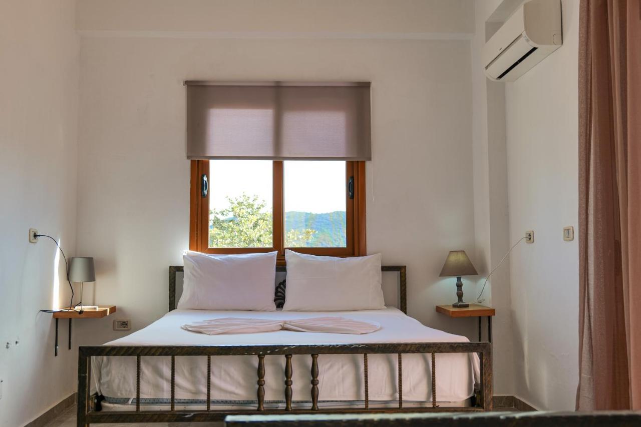 John'S Guesthouse Ксамил Экстерьер фото