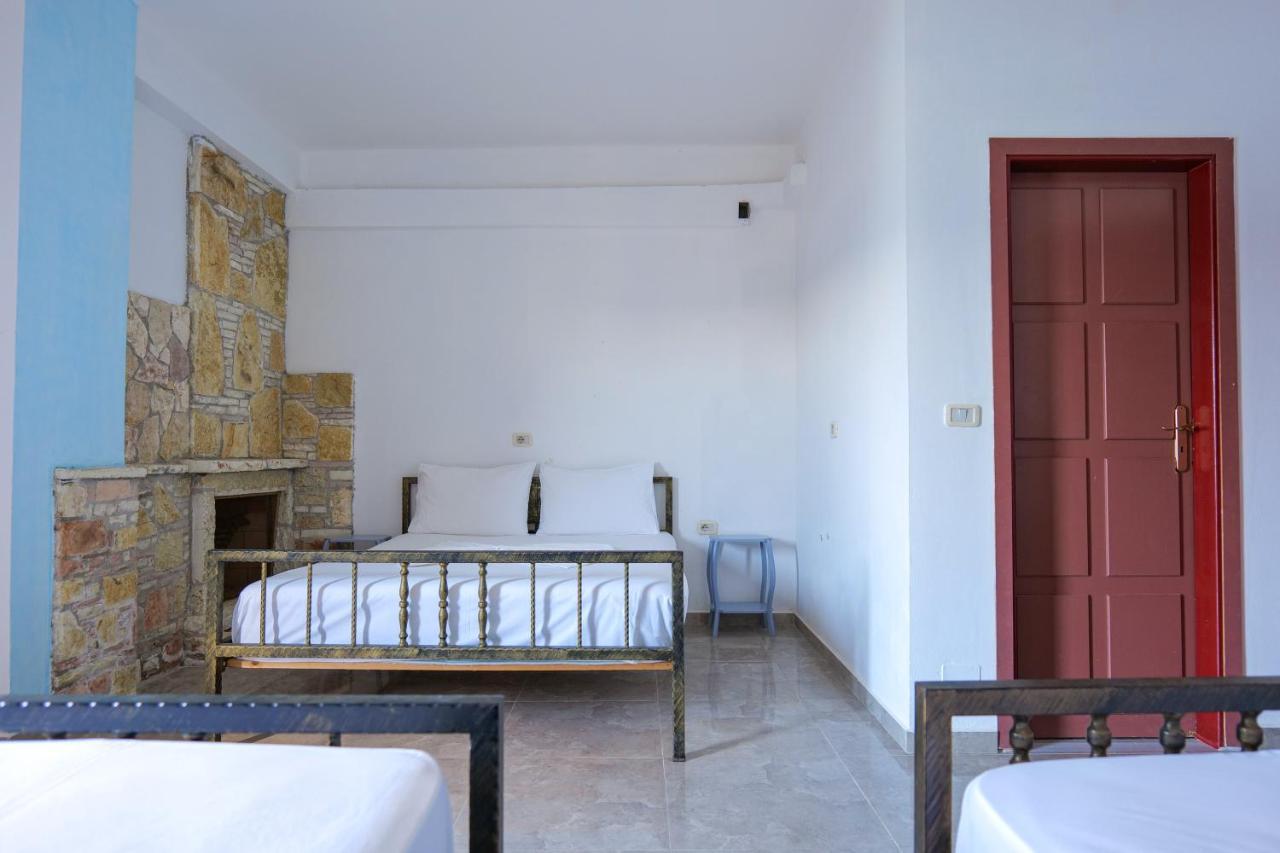 John'S Guesthouse Ксамил Экстерьер фото