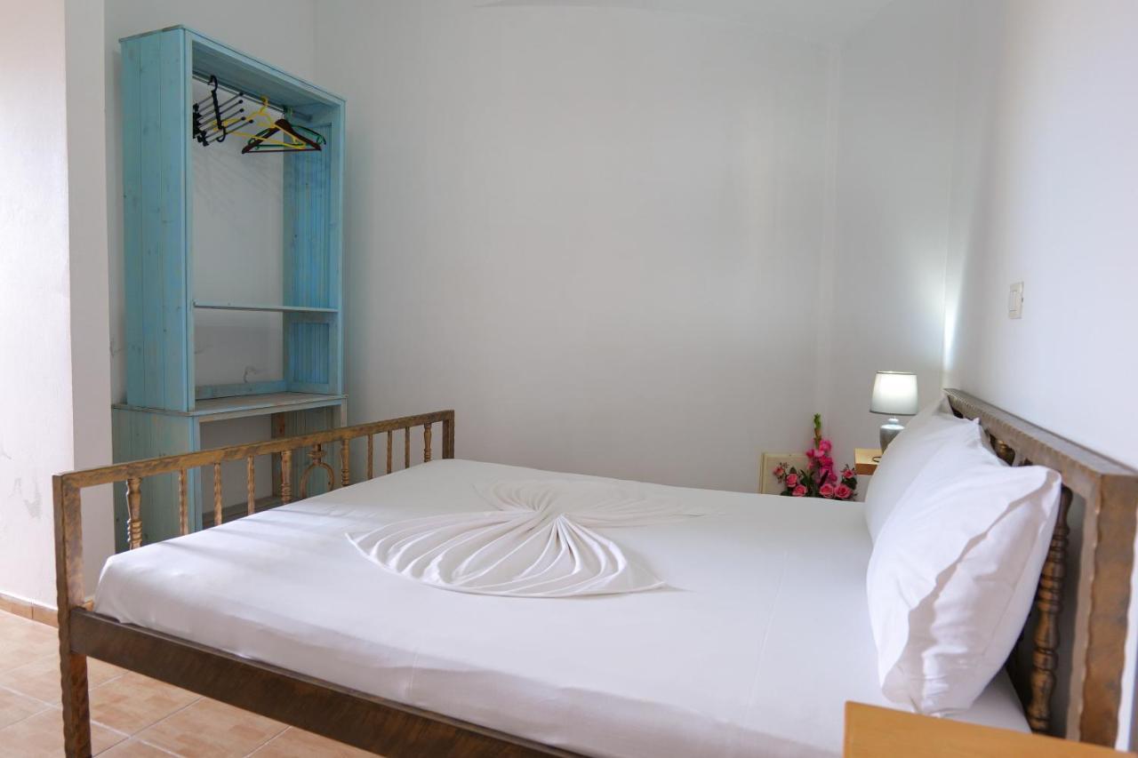John'S Guesthouse Ксамил Экстерьер фото