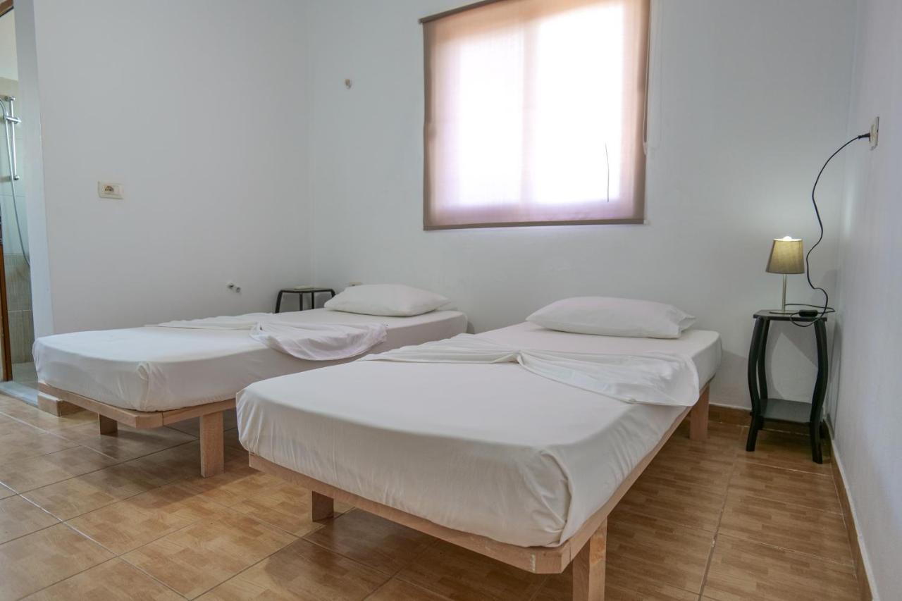 John'S Guesthouse Ксамил Экстерьер фото