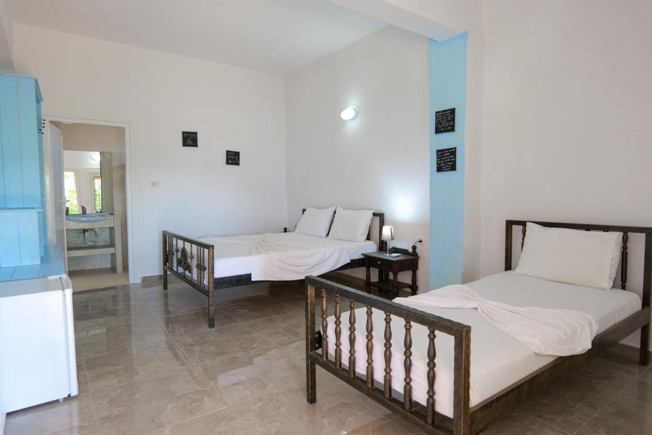 John'S Guesthouse Ксамил Экстерьер фото