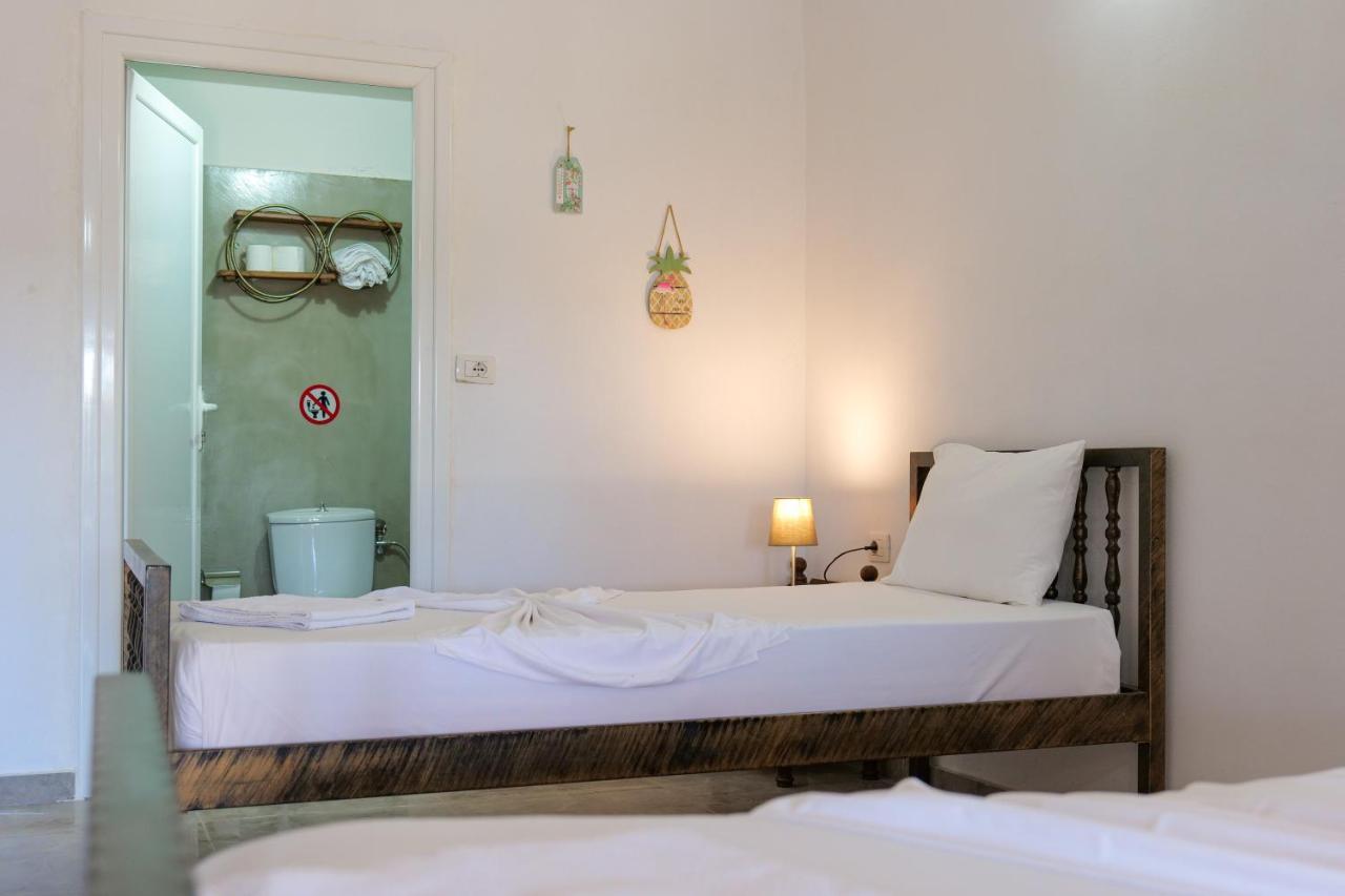 John'S Guesthouse Ксамил Экстерьер фото