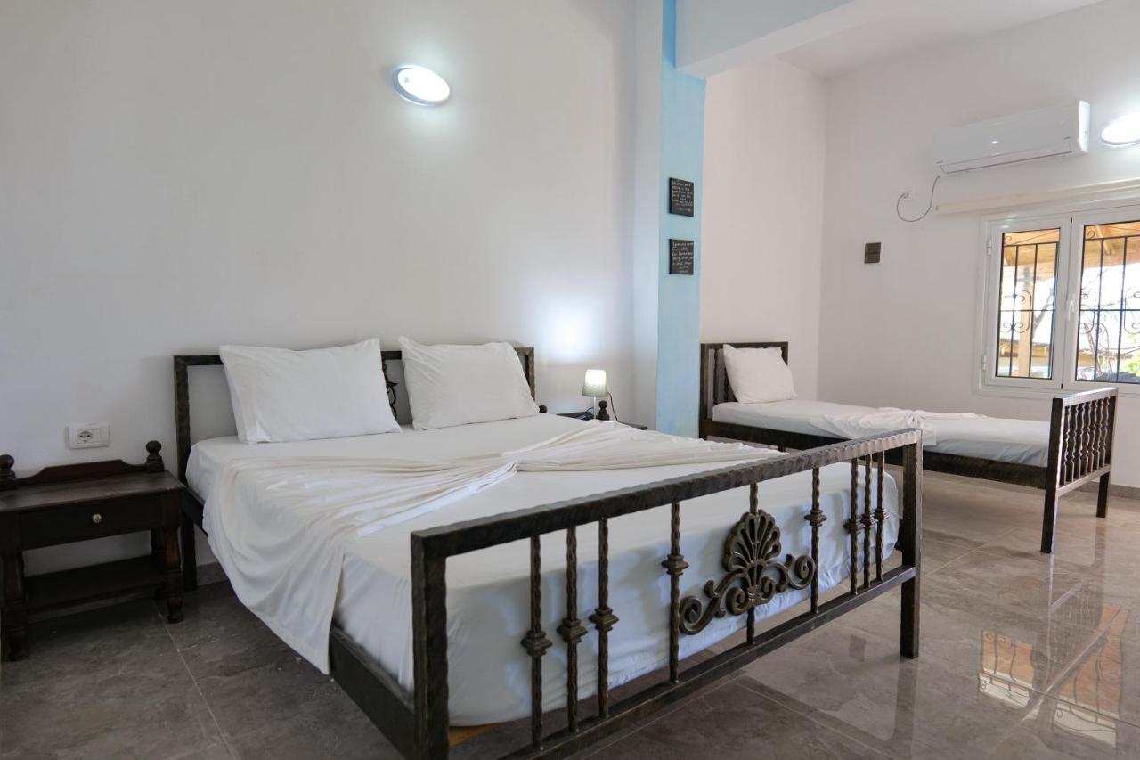 John'S Guesthouse Ксамил Экстерьер фото