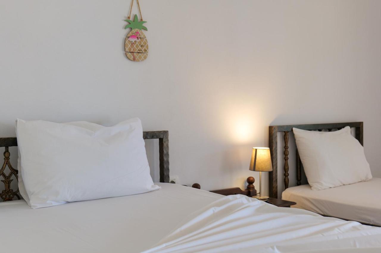 John'S Guesthouse Ксамил Экстерьер фото