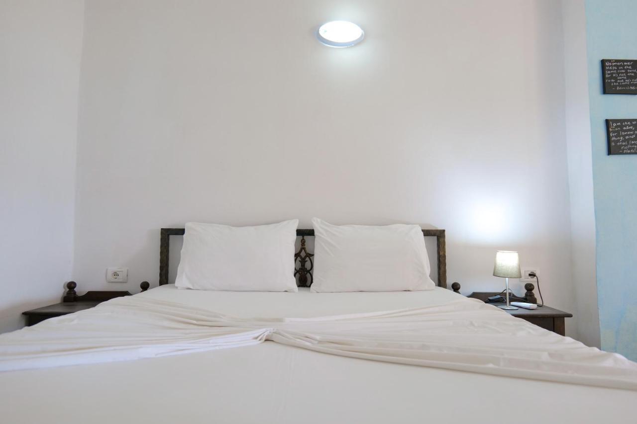 John'S Guesthouse Ксамил Экстерьер фото