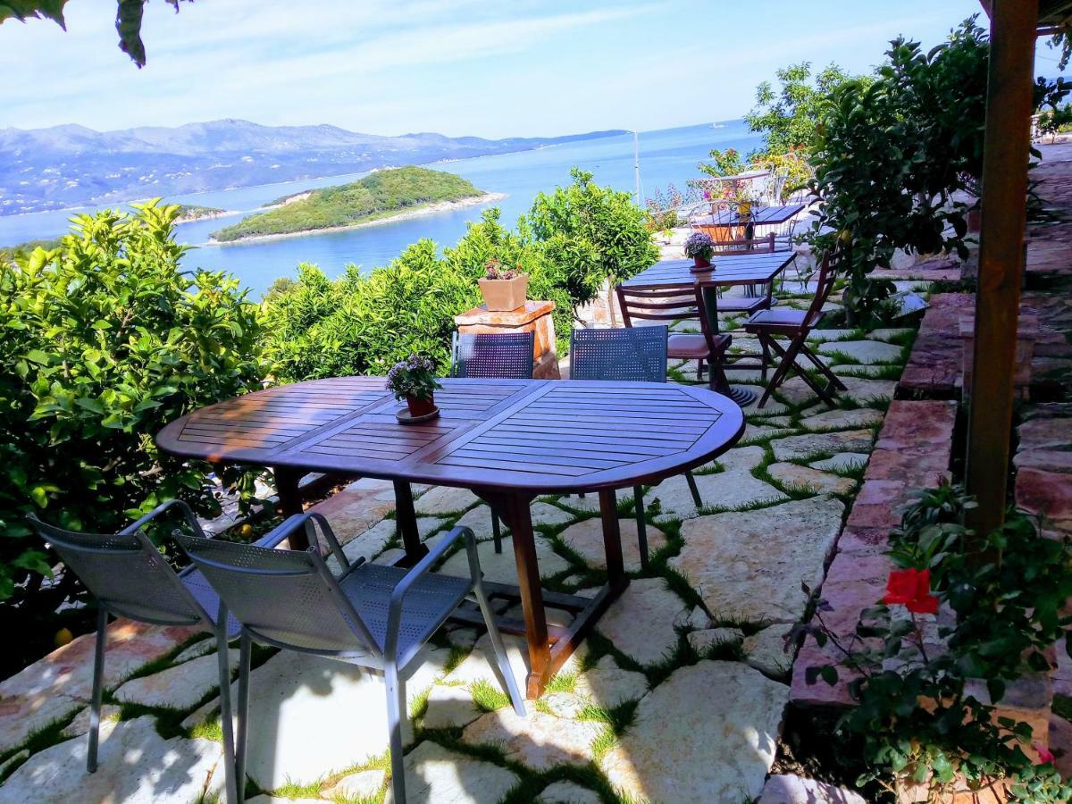John'S Guesthouse Ксамил Экстерьер фото